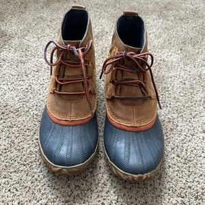 Sorel Out N About rain boots. Size 8.5